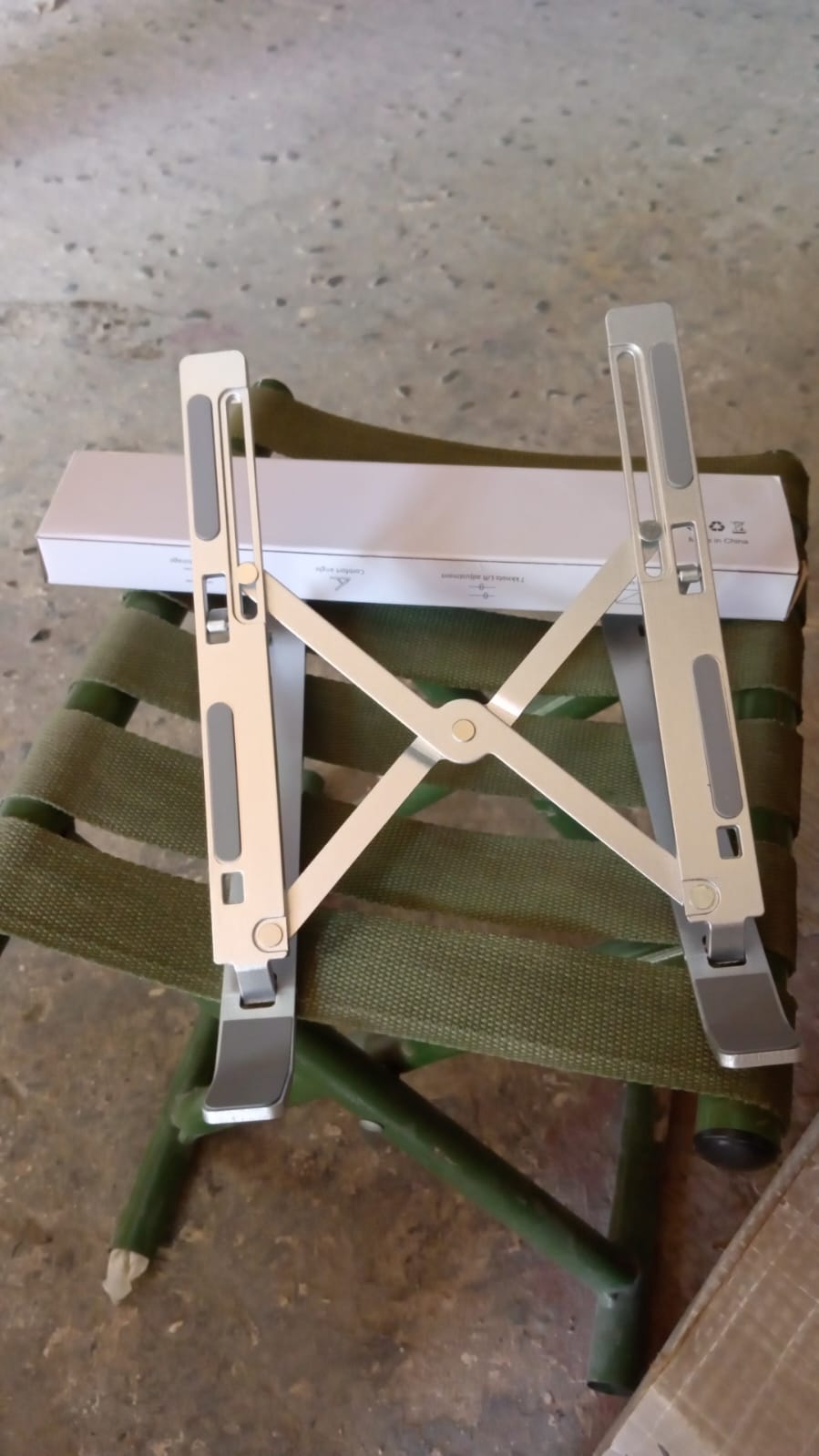 Metal Portable Laptop Stand, with 7 Adjustable Angles